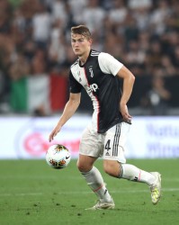  里尔新帅热内西奥推行三中卫战术初见成效  