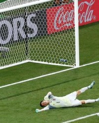  恰尔汗奥卢任意球制胜，那不勒斯主场险胜蒙扎稳局势