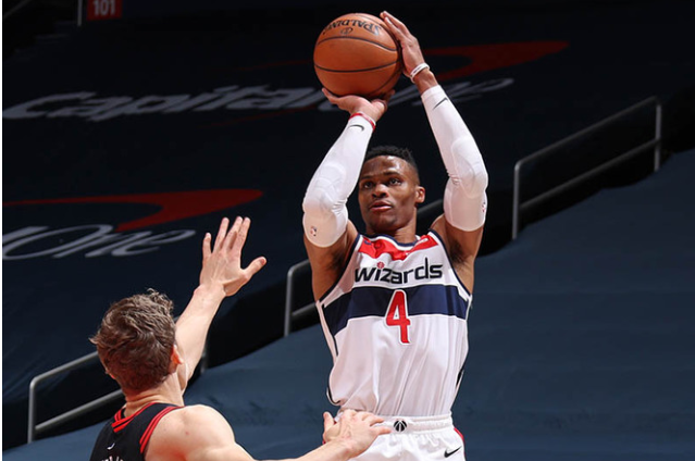  萨博尼斯两双国王轻取黄蜂豪取赛季第43胜刷新纪录