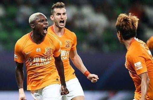  奥格斯堡顽强防守战平多特蒙德抢下一分